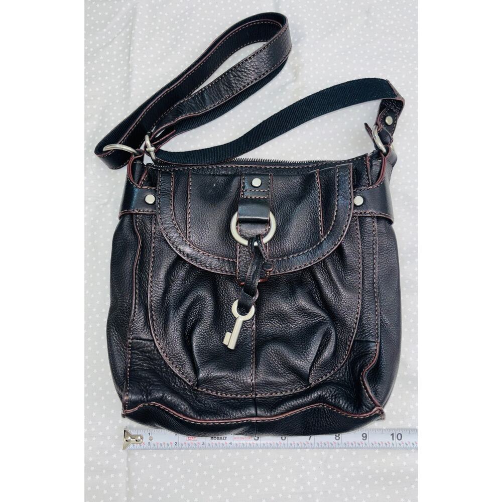 Fossil Shoulder Bag Purse Black Leather Snap Adjustable Strap Outer Pockets